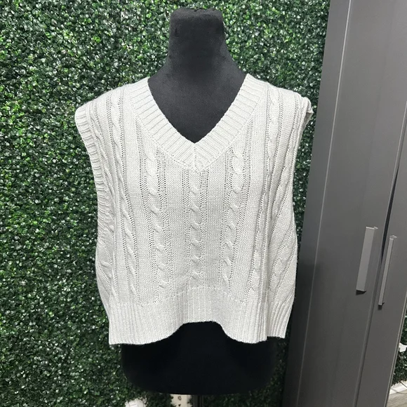 Crochet lightweight Vest - Picture 5 of 5